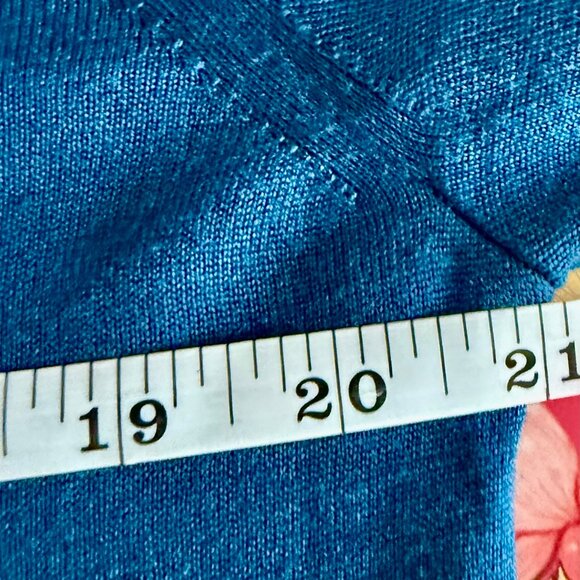 Salvatore Ferragamo Lambs Wool/Silk/Cashmere V-Neck Pullover Sweater, Sz Med. - Picture 7 of 11